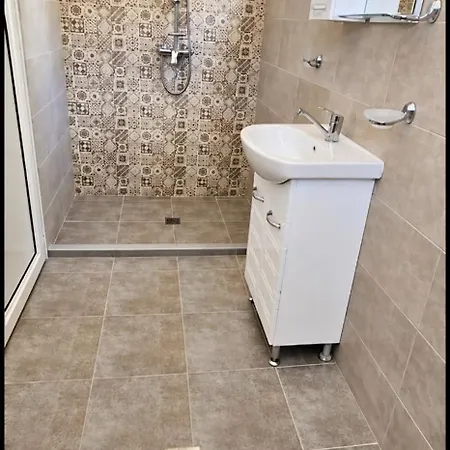 Victoria Apartment